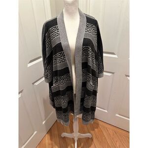 Aritzia TNA Golden Roohan Poncho Sweater Cape Black Geometric Women's S